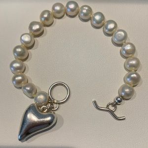 Attractive 7 1/2”  Freshwater Pearl Bracelet with SS Charm.